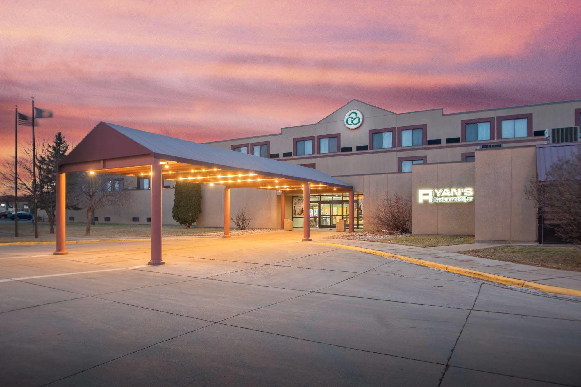 Crossroads Hotel And Huron Event Center Exterior foto